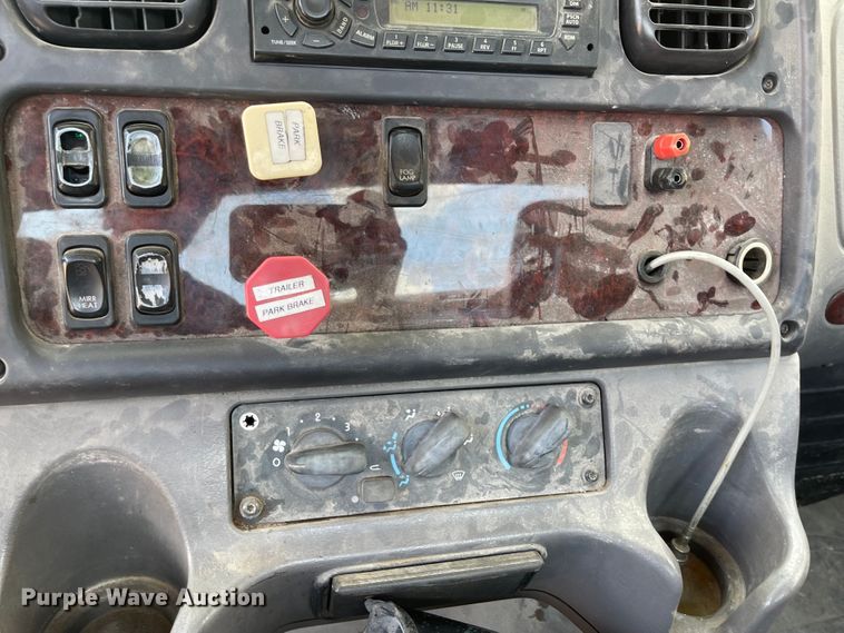 image for item ID9940 2007 Freightliner M2  truck cab and chassis