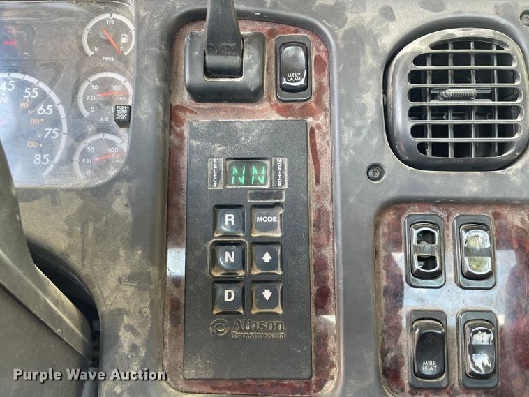 image for item ID9940 2007 Freightliner M2  truck cab and chassis