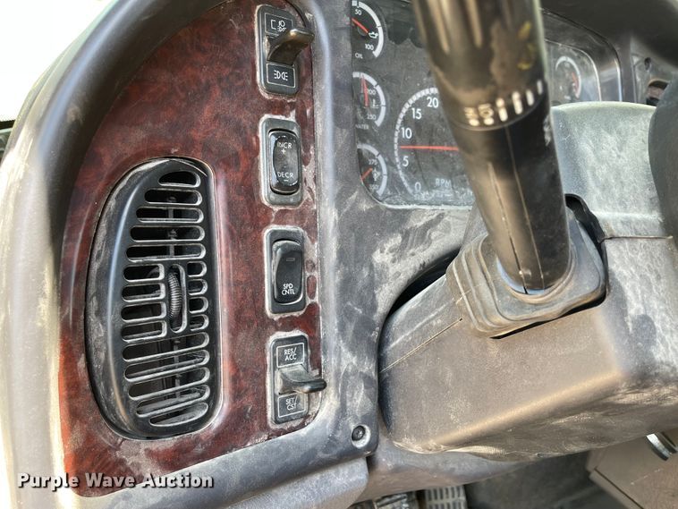 image for item ID9940 2007 Freightliner M2  truck cab and chassis