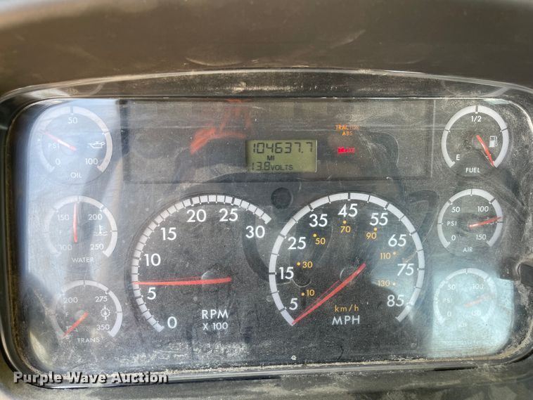 image for item ID9940 2007 Freightliner M2  truck cab and chassis