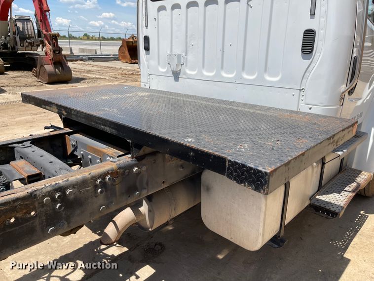 image for item ID9940 2007 Freightliner M2  truck cab and chassis