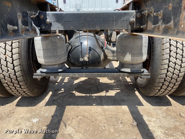 image for item ID9940 2007 Freightliner M2  truck cab and chassis