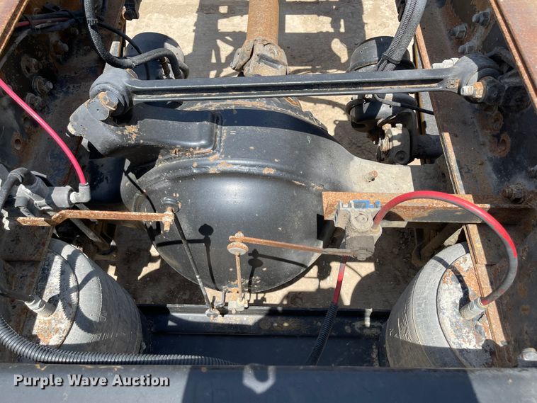 image for item ID9940 2007 Freightliner M2  truck cab and chassis