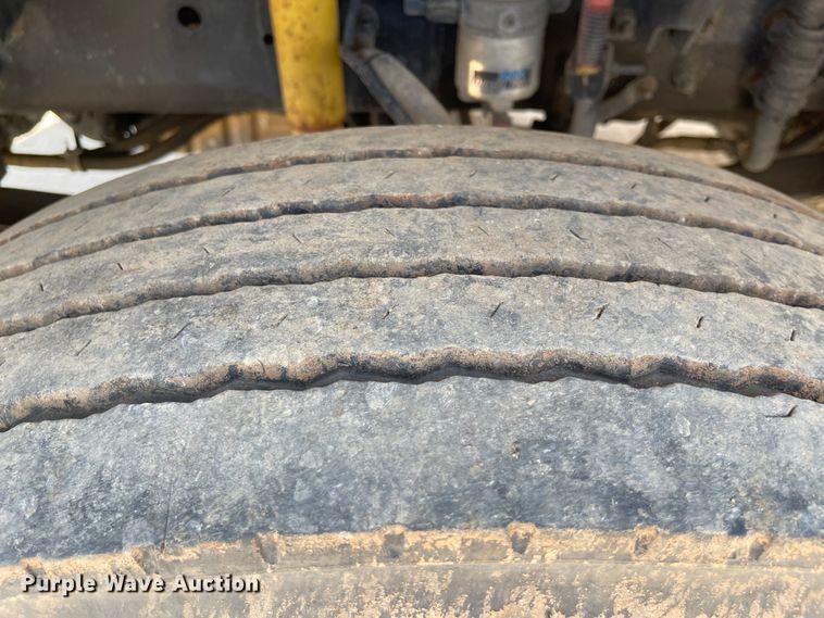 image for item ID9940 2007 Freightliner M2  truck cab and chassis