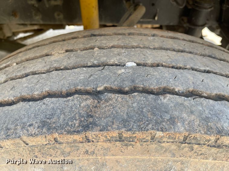 image for item ID9940 2007 Freightliner M2  truck cab and chassis