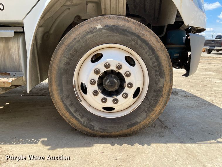 image for item ID9940 2007 Freightliner M2  truck cab and chassis