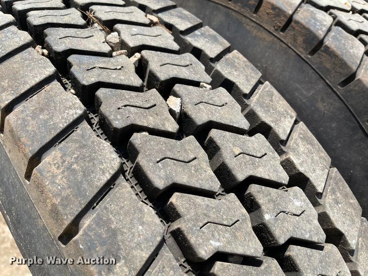 image for item ID9940 2007 Freightliner M2  truck cab and chassis