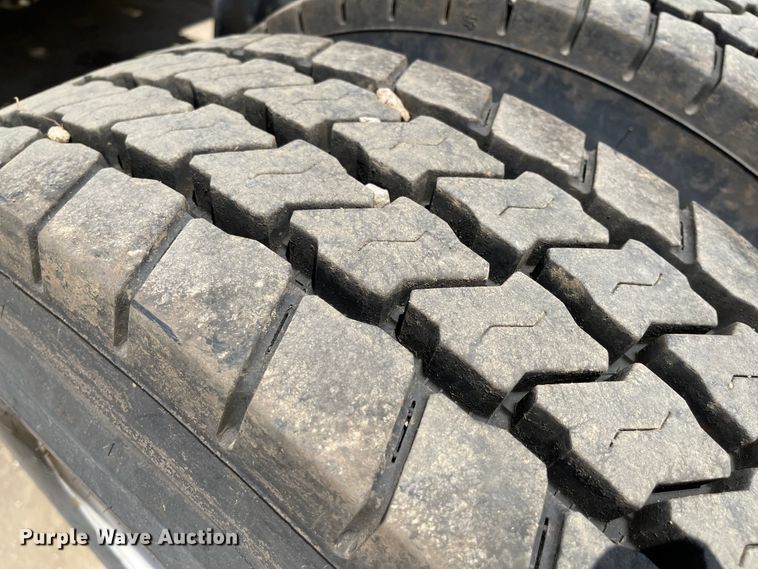 image for item ID9940 2007 Freightliner M2  truck cab and chassis