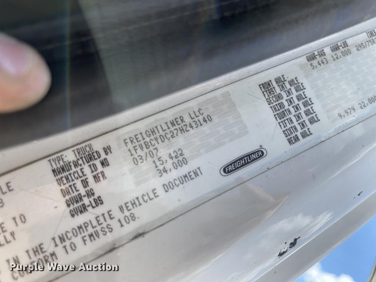 image for item ID9940 2007 Freightliner M2  truck cab and chassis