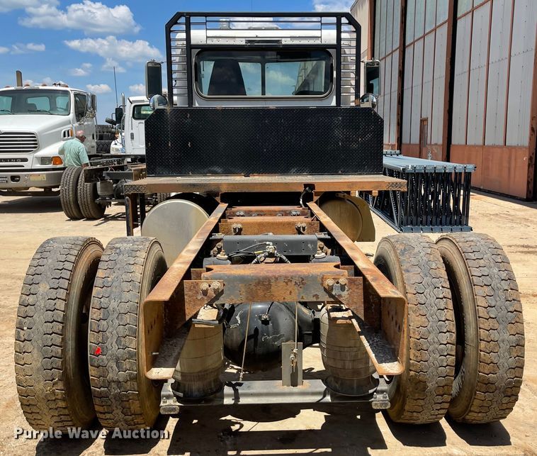 image for item ID9942 2004 Peterbilt 330  truck cab and chassis