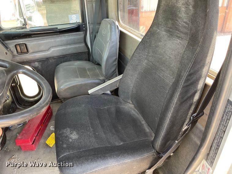 image for item ID9942 2004 Peterbilt 330  truck cab and chassis