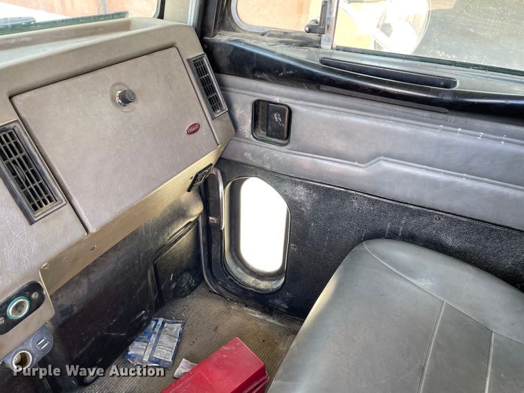 image for item ID9942 2004 Peterbilt 330  truck cab and chassis