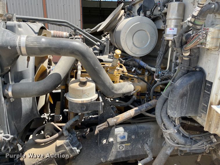 image for item ID9942 2004 Peterbilt 330  truck cab and chassis