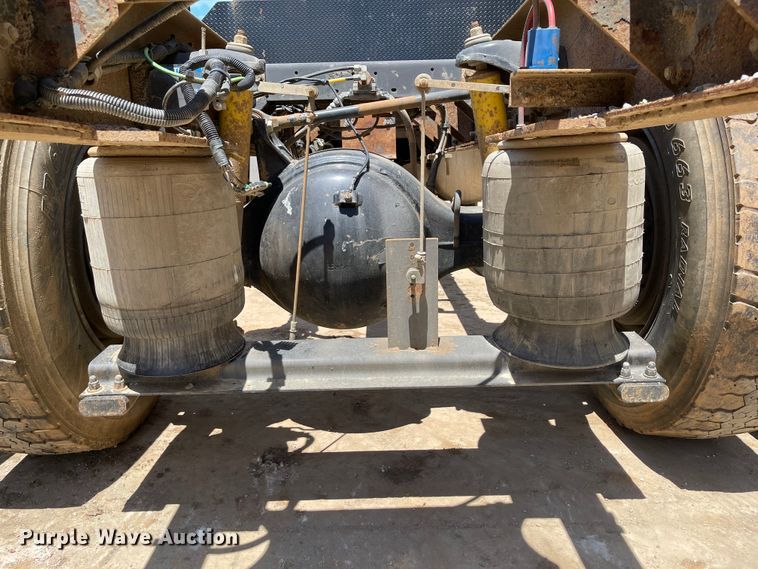 image for item ID9942 2004 Peterbilt 330  truck cab and chassis