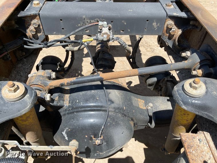 image for item ID9942 2004 Peterbilt 330  truck cab and chassis