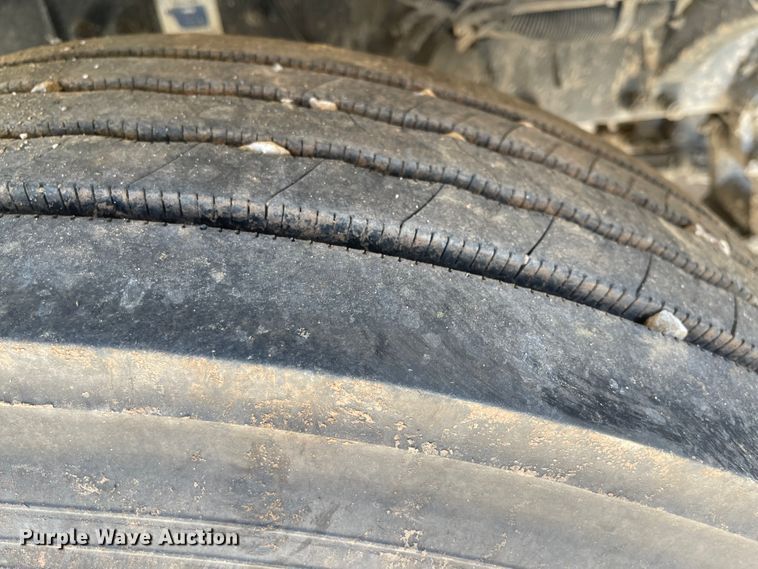 image for item ID9942 2004 Peterbilt 330  truck cab and chassis