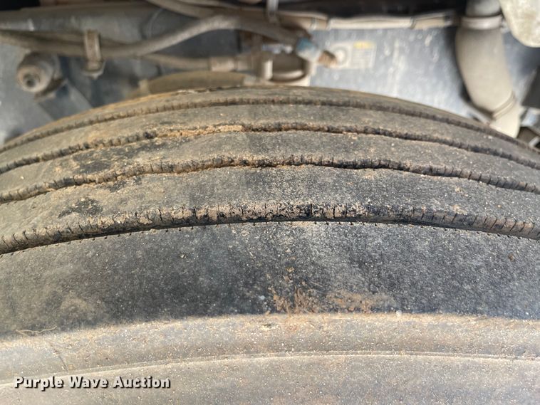 image for item ID9942 2004 Peterbilt 330  truck cab and chassis