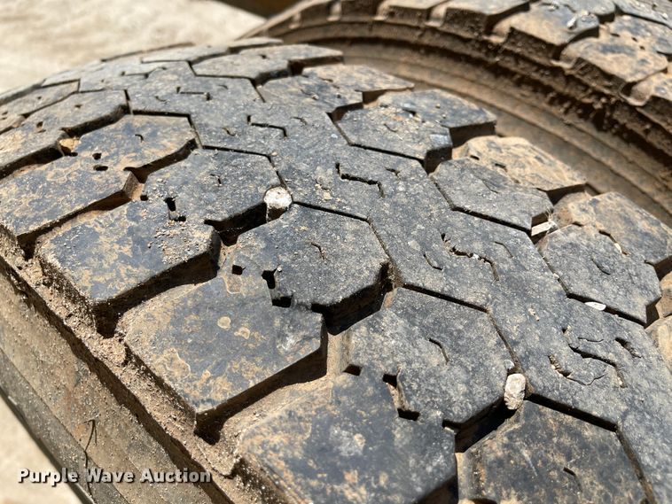 image for item ID9942 2004 Peterbilt 330  truck cab and chassis