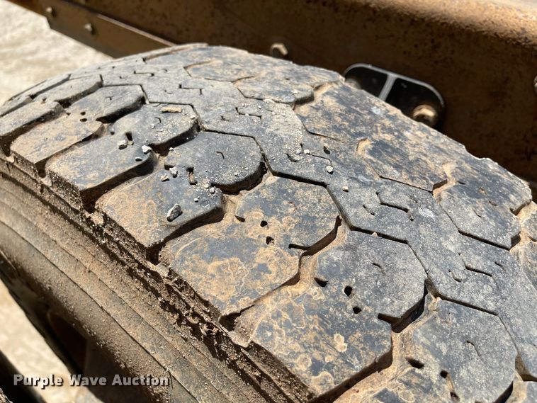 image for item ID9942 2004 Peterbilt 330  truck cab and chassis