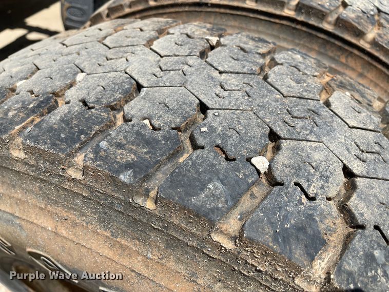 image for item ID9942 2004 Peterbilt 330  truck cab and chassis