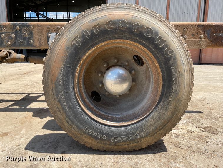 image for item ID9942 2004 Peterbilt 330  truck cab and chassis