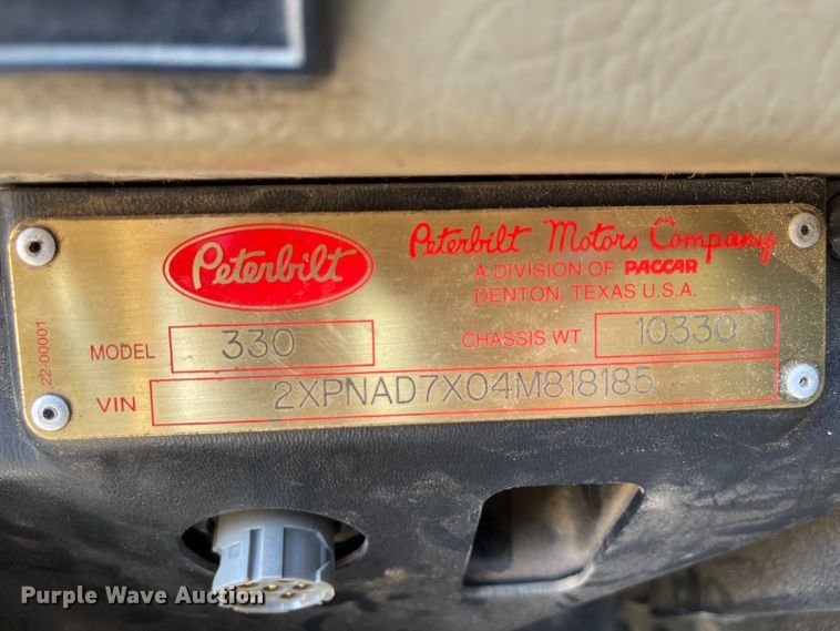 image for item ID9942 2004 Peterbilt 330  truck cab and chassis