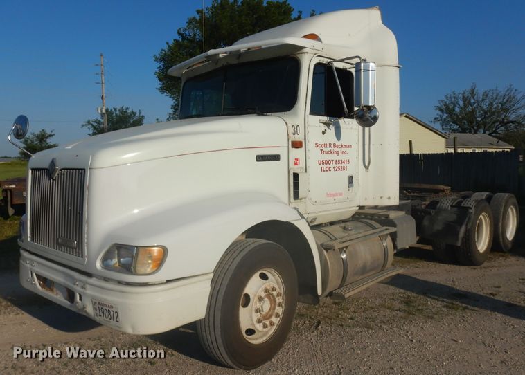 image for item ID9967 1998 International 9400  semi truck