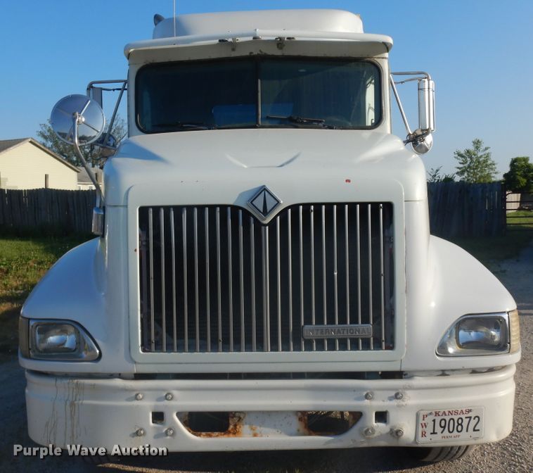 image for item ID9967 1998 International 9400  semi truck