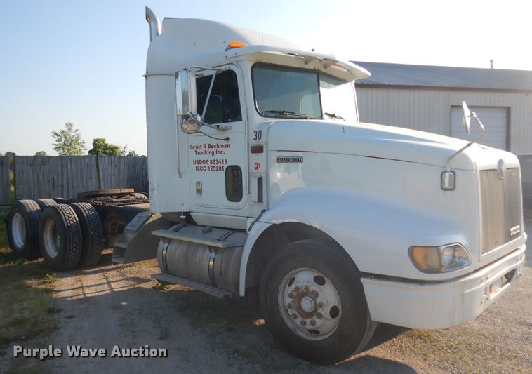 image for item ID9967 1998 International 9400  semi truck