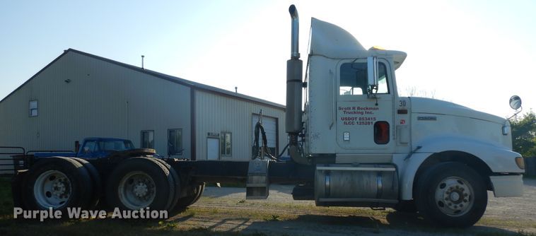 image for item ID9967 1998 International 9400  semi truck