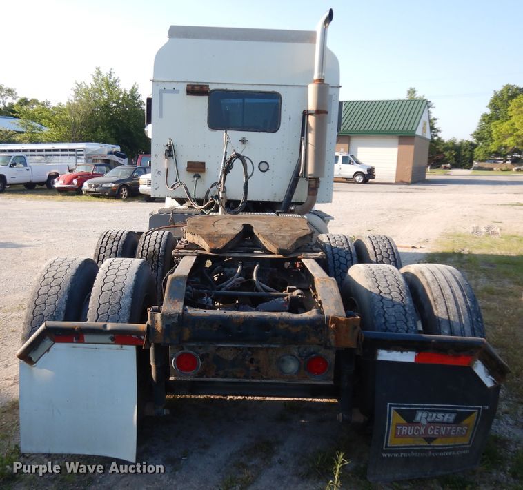 image for item ID9967 1998 International 9400  semi truck