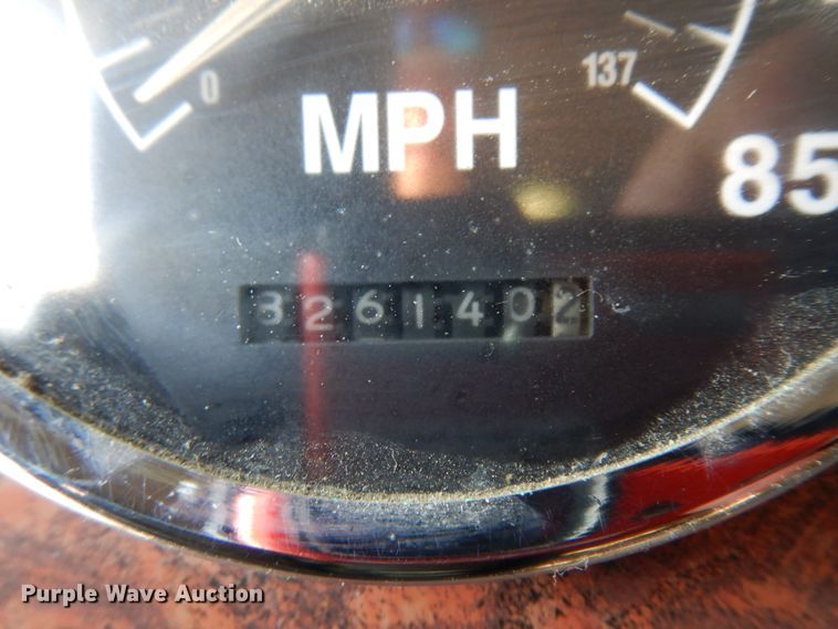 image for item ID9967 1998 International 9400  semi truck