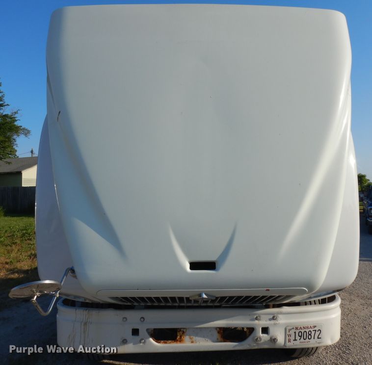 image for item ID9967 1998 International 9400  semi truck