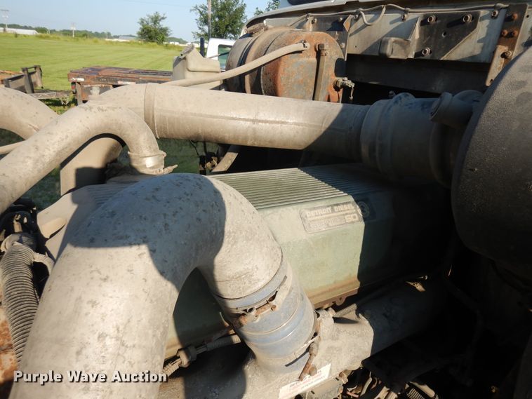 image for item ID9967 1998 International 9400  semi truck