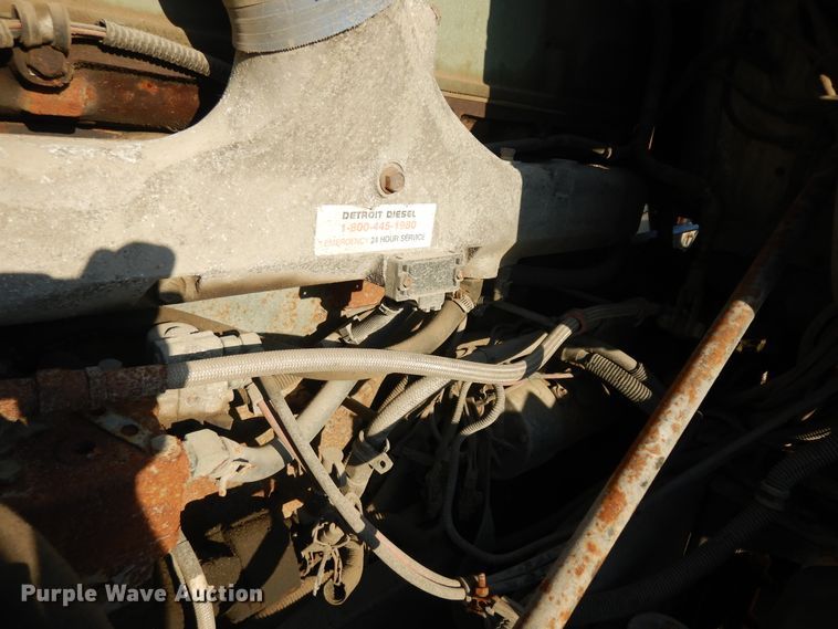 image for item ID9967 1998 International 9400  semi truck