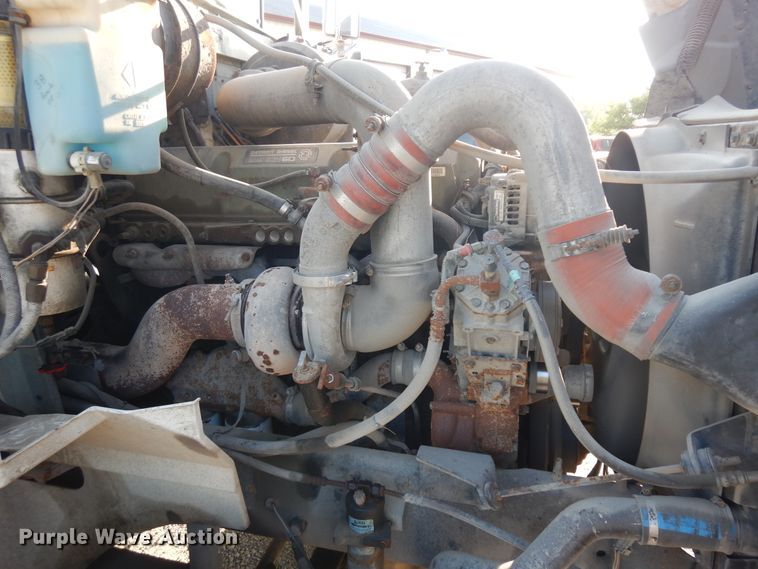 image for item ID9967 1998 International 9400  semi truck