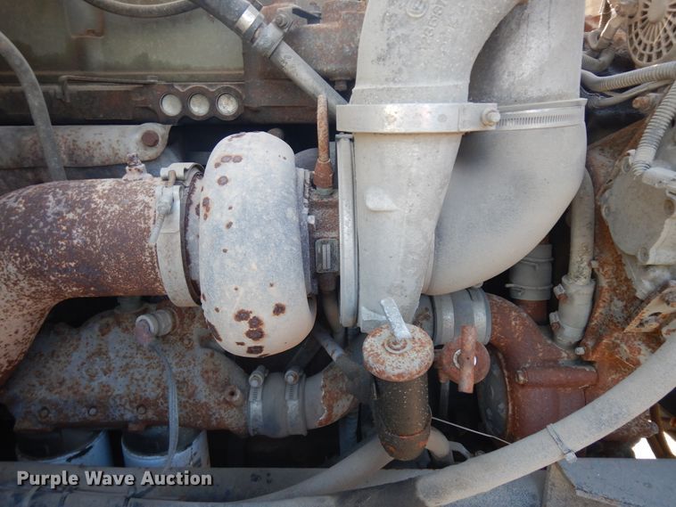 image for item ID9967 1998 International 9400  semi truck