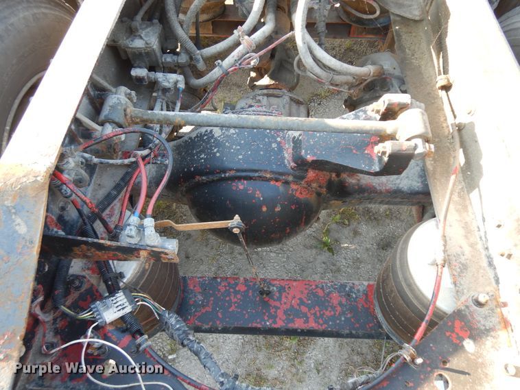 image for item ID9967 1998 International 9400  semi truck