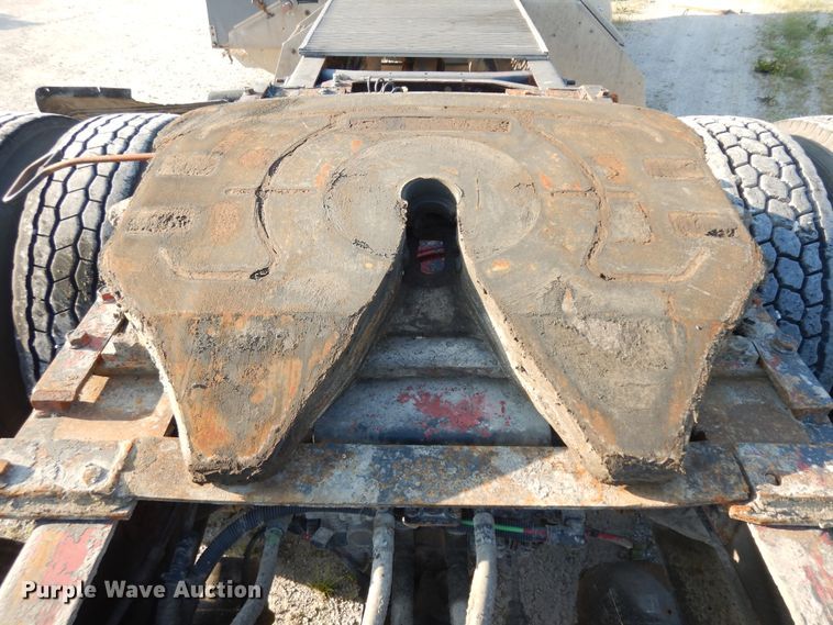 image for item ID9967 1998 International 9400  semi truck