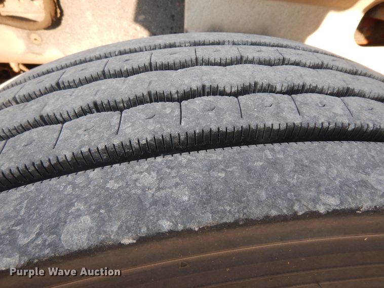 image for item ID9967 1998 International 9400  semi truck