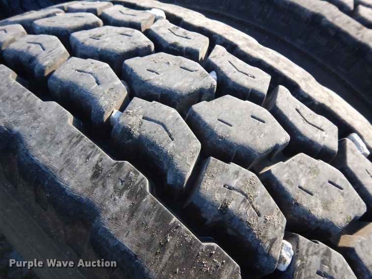 image for item ID9967 1998 International 9400  semi truck