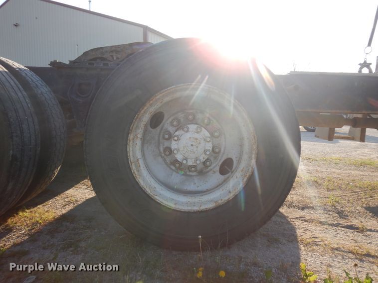 image for item ID9967 1998 International 9400  semi truck