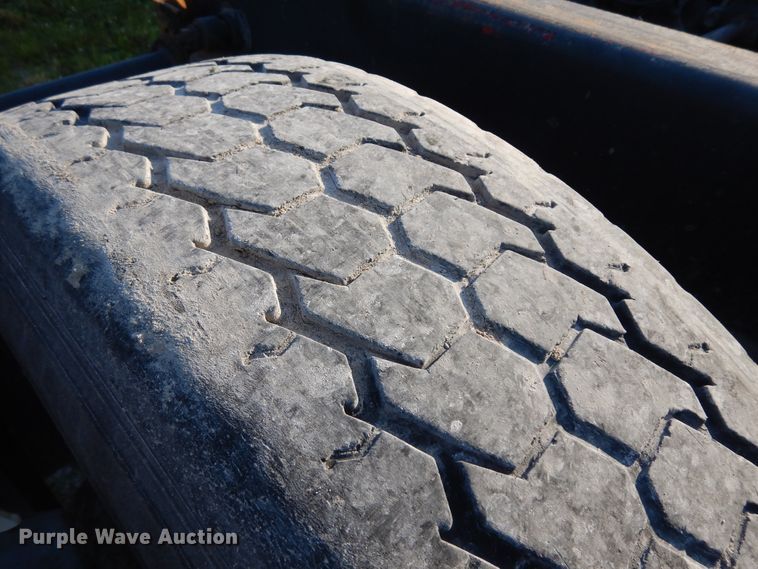 image for item ID9967 1998 International 9400  semi truck