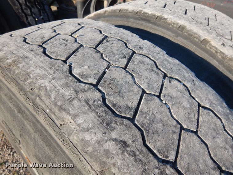 image for item ID9967 1998 International 9400  semi truck