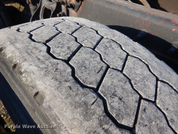 image for item ID9967 1998 International 9400  semi truck