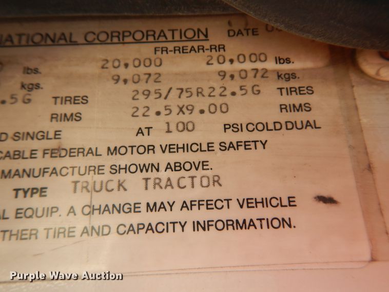 image for item ID9967 1998 International 9400  semi truck