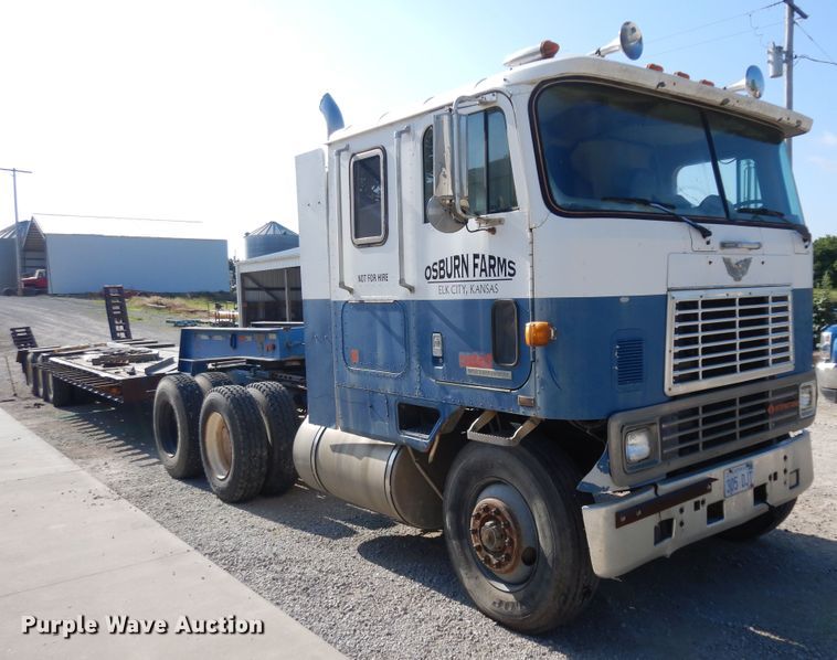 image for item ID9971 1986 International COF9670  semi truck
