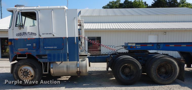 image for item ID9971 1986 International COF9670  semi truck