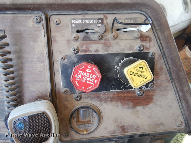 image for item ID9971 1986 International COF9670  semi truck