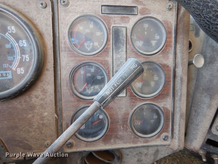 image for item ID9971 1986 International COF9670  semi truck